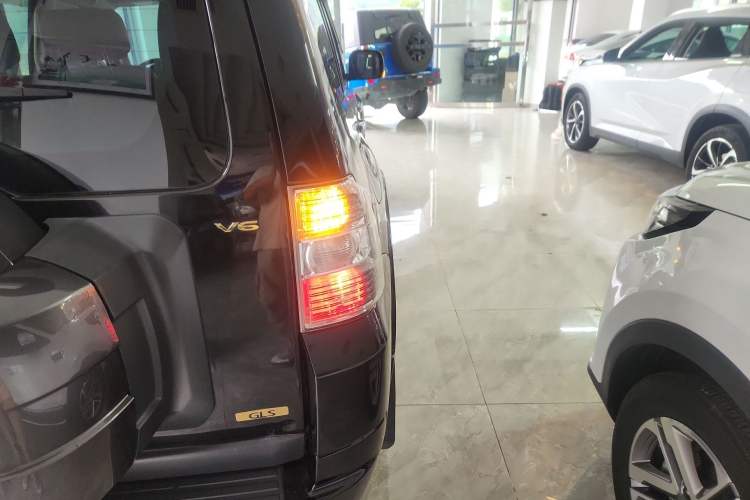 Used Mitsubishi Pajero 2015 3.0L Automatic Elite Plus Version China V Standard Exterior 6