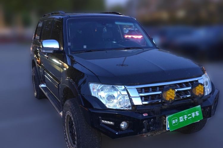 Used Mitsubishi Pajero 2015 3.0L Automatic Elite Overdrive Version China IV Standard Front Right 45 Deg