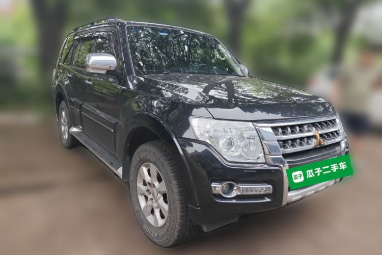Used Mitsubishi Pajero 2015 3.0L Automatic Elite Overdrive Version China IV Standard Front Right 45 Deg