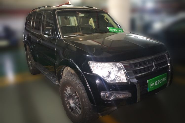 Used Mitsubishi Pajero 2015 3.0L Automatic Luxury Version China V Standard Front Right 45 Deg