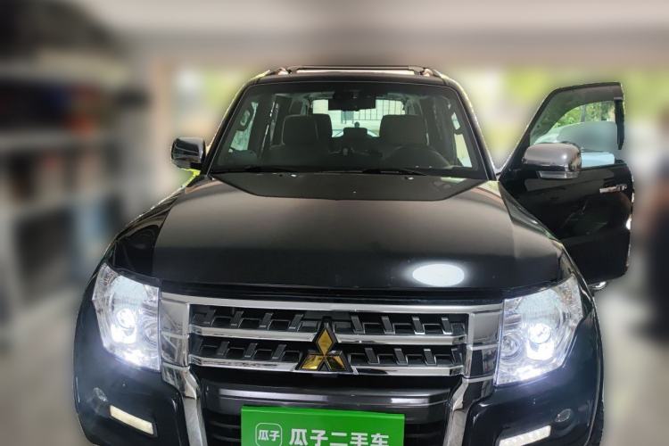 Used Mitsubishi Pajero 2015 3.0L Automatic Elite Overdrive Version China IV Standard Front