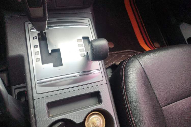 Used Mitsubishi Pajero 2015 3.0L Automatic Luxury Version China IV Standard Gear Lever