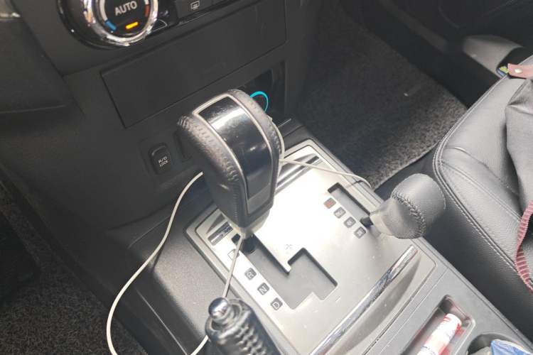 Used Mitsubishi Pajero 2015 3.0L Automatic Elite Overdrive Version China IV Standard Gear Lever