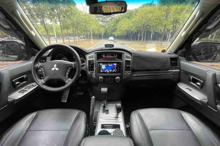 Used Mitsubishi Pajero 2015 3.0L Automatic Elite Edition China V Standard Interior 1
