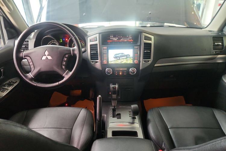 Used Mitsubishi Pajero 2015 3.0L Automatic Elite Plus Version China V Standard Interior 2