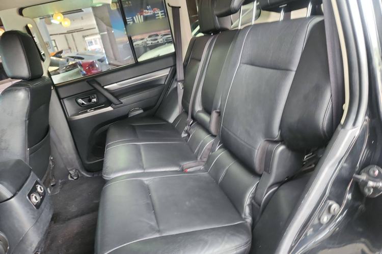 Used Mitsubishi Pajero 2015 3.0L Automatic Elite Plus Version China V Standard Interior 4