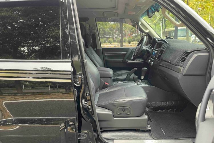 Used Mitsubishi Pajero 2015 3.0L Automatic Elite Edition China V Standard Interior 8