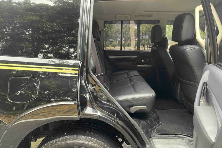 Used Mitsubishi Pajero 2015 3.0L Automatic Elite Edition China V Standard Interior 9