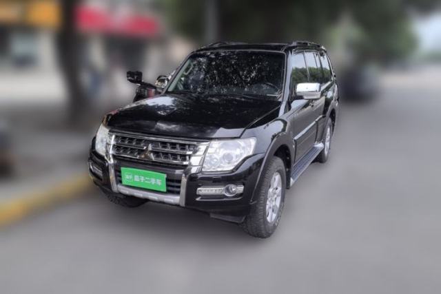 Używany Mitsubishi Pajero 2015 3.0L Automatic Elite Plus Version China V Standard