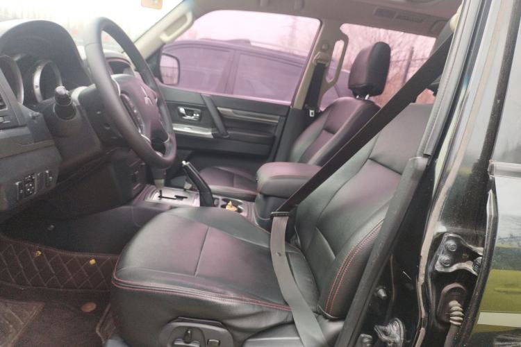 Used Mitsubishi Pajero 2015 3.0L Automatic Luxury Version China IV Standard Left Front Seat
