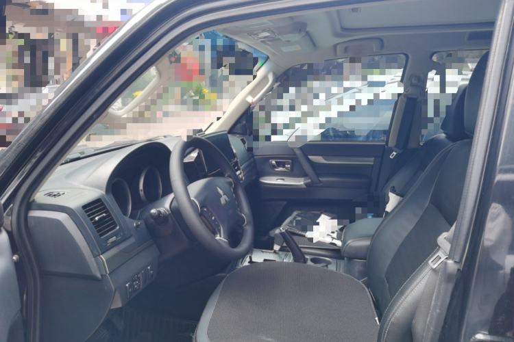 Used Mitsubishi Pajero 2015 3.0L Automatic Luxury Version China V Standard Left Front Seat