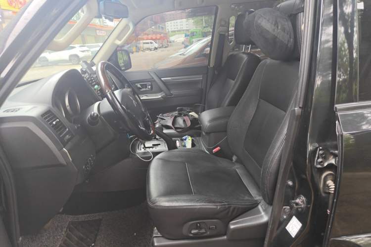 Used Mitsubishi Pajero 2015 3.0L Automatic Elite Overdrive Version China IV Standard Left Front Seat