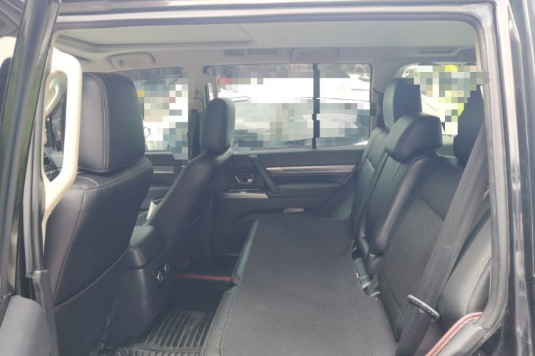 Used Mitsubishi Pajero 2015 3.0L Automatic Luxury Version China V Standard Left Rear Seat