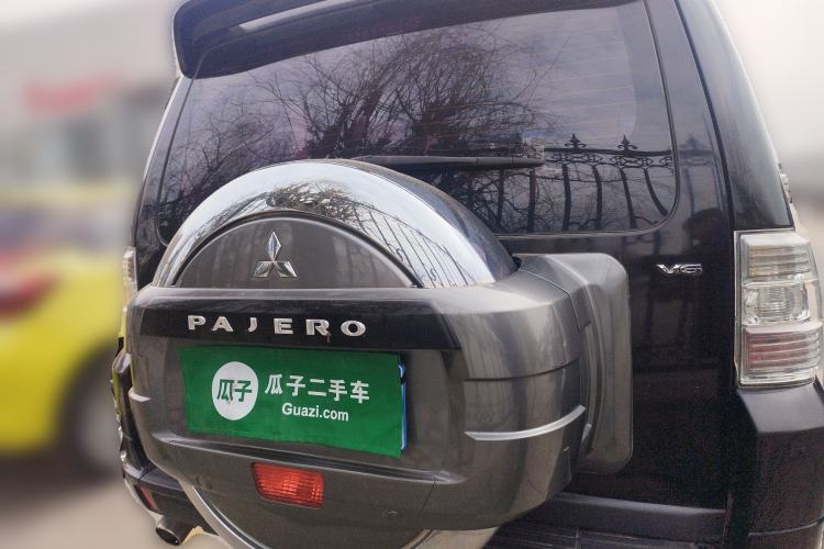 Used Mitsubishi Pajero 2015 3.0L Automatic Luxury Version China IV Standard Rear