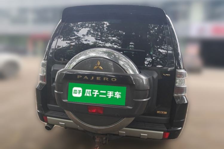 Used Mitsubishi Pajero 2015 3.0L Automatic Elite Overdrive Version China IV Standard Rear