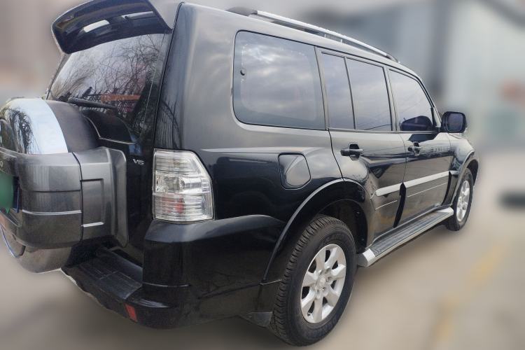 Used Mitsubishi Pajero 2015 3.0L Automatic Luxury Version China IV Standard Rear Right 45 Deg