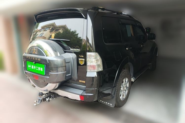 Used Mitsubishi Pajero 2015 3.0L Automatic Elite Overdrive Version China IV Standard Rear Right 45 Deg