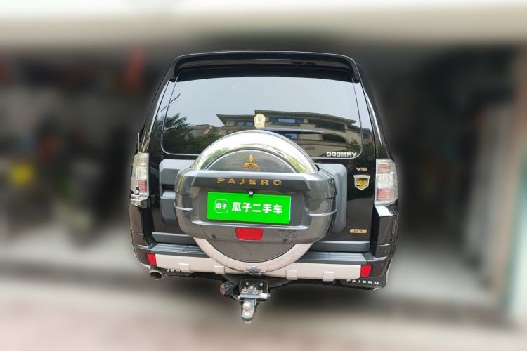 Used Mitsubishi Pajero 2015 3.0L Automatic Elite Overdrive Version China IV Standard Rear