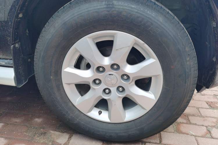 Used Mitsubishi Pajero 2015 3.0L Automatic Luxury Version China V Standard Right Front Wheel Hub