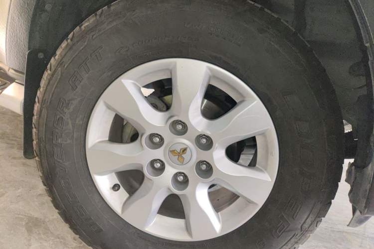 Used Mitsubishi Pajero 2015 3.0L Automatic Elite Overdrive Version China IV Standard Right Front Wheel Hub