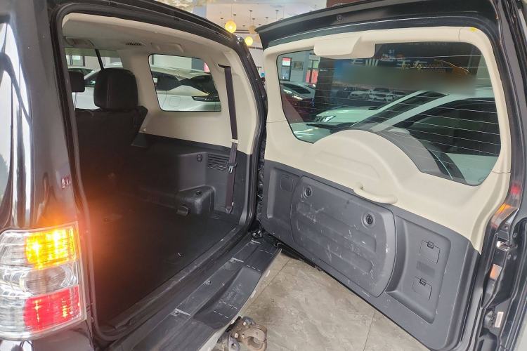 Used Mitsubishi Pajero 2015 3.0L Automatic Elite Plus Version China V Standard Trunk