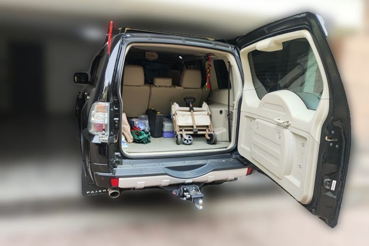 Used Mitsubishi Pajero 2015 3.0L Automatic Elite Overdrive Version China IV Standard Trunk