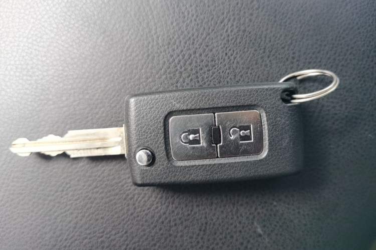 Used Mitsubishi Pajero 2015 3.0L Automatic Luxury Version China V Standard Vehicle Key