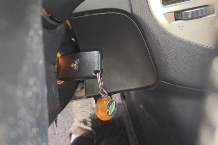 Used Mitsubishi Pajero 2015 3.0L Automatic Elite Overdrive Version China IV Standard Vehicle Key