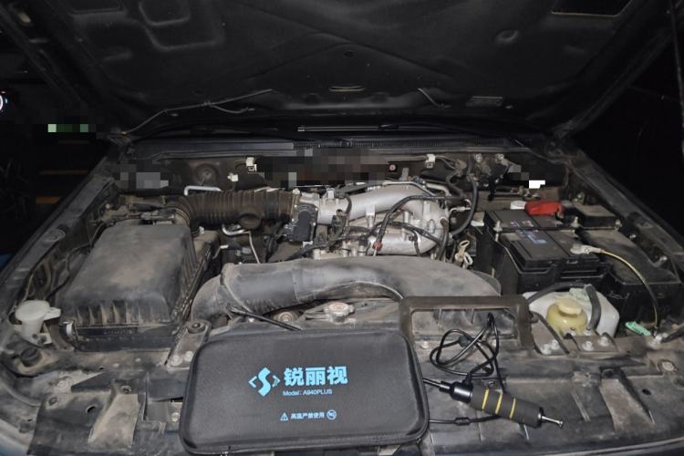 Used Mitsubishi Pajero 2015 3.0L Automatic Luxury Version China IV Standard Engine Bay