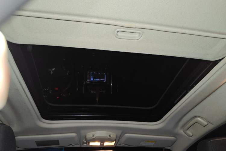 Used Mitsubishi Pajero 2015 3.0L Automatic Luxury Version China IV Standard Headliner