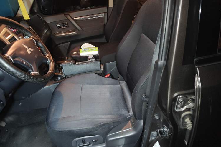 Used Mitsubishi Pajero 2015 3.0L Automatic Luxury Version China IV Standard Left Front Seat