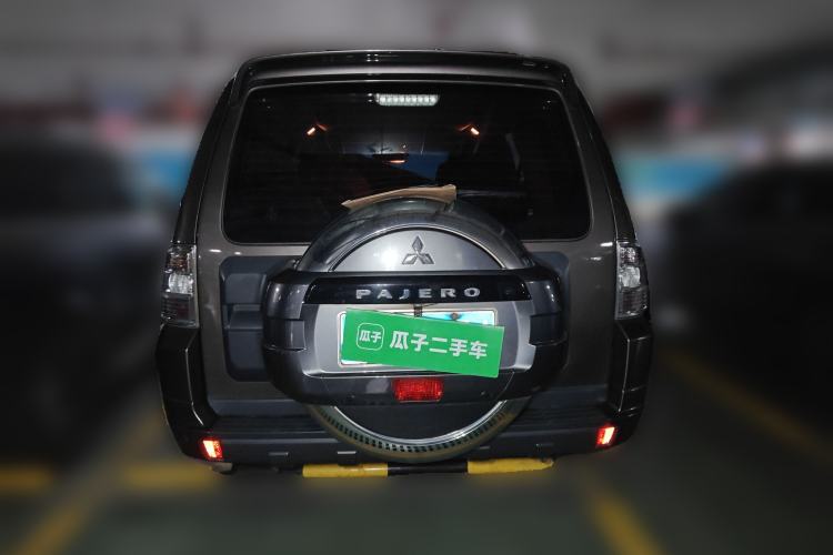 Used Mitsubishi Pajero 2015 3.0L Automatic Luxury Version China IV Standard Rear