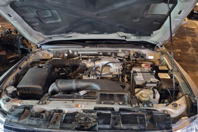 Used Mitsubishi Pajero 2015 3.0L Automatic Elite Edition China IV Standard Engine Bay