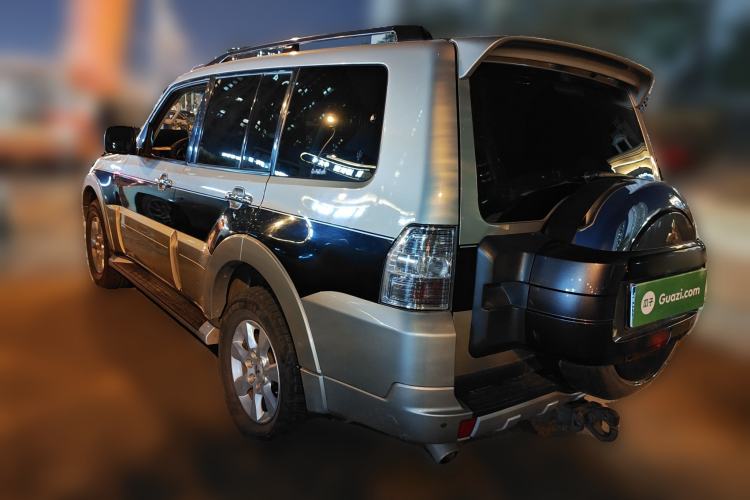 Used Mitsubishi Pajero 2015 3.0L Automatic Elite Edition China IV Standard Exterior 3