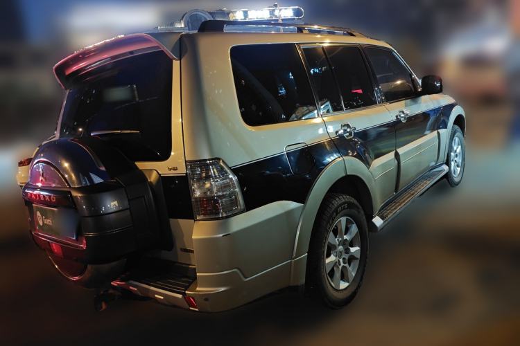 Used Mitsubishi Pajero 2015 3.0L Automatic Elite Edition China IV Standard Exterior 5