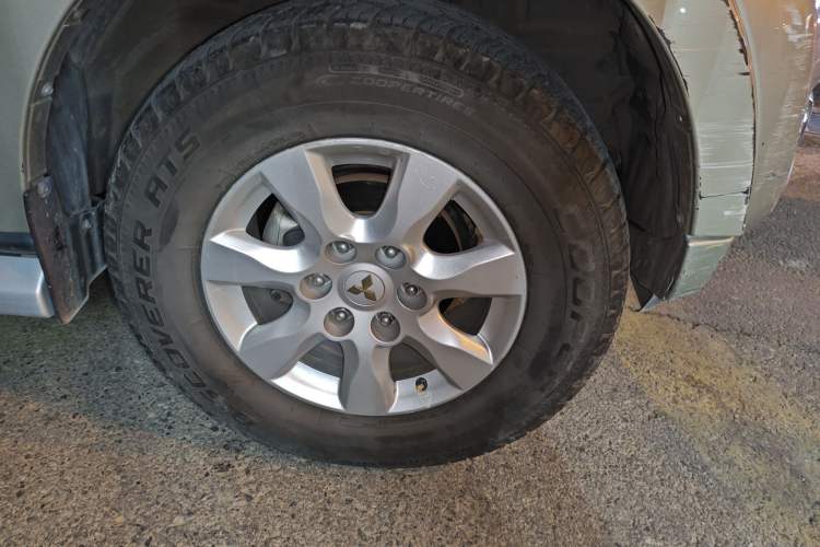 Used Mitsubishi Pajero 2015 3.0L Automatic Elite Edition China IV Standard Exterior 7