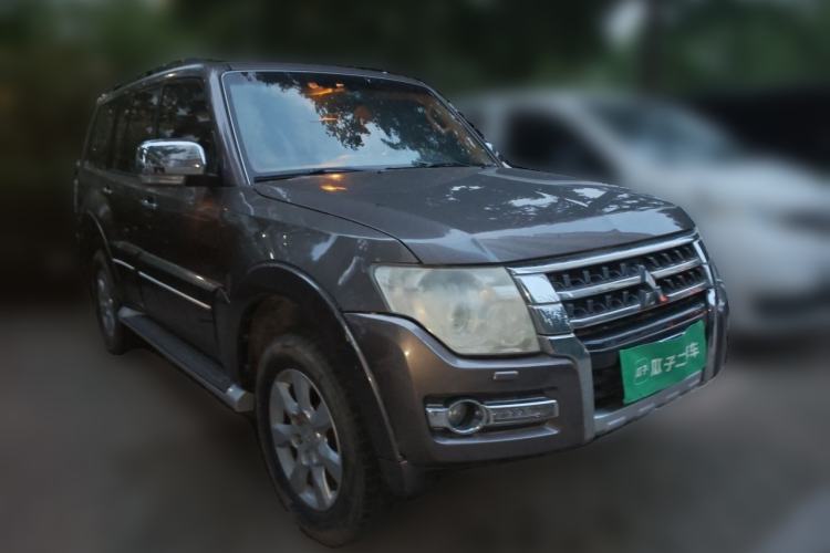 Used Mitsubishi Pajero 2015 3.0L Automatic Elite Edition China V Standard Front Right 45 Deg