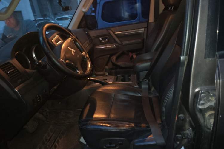 Used Mitsubishi Pajero 2015 3.0L Automatic Elite Edition China V Standard Left Front Seat