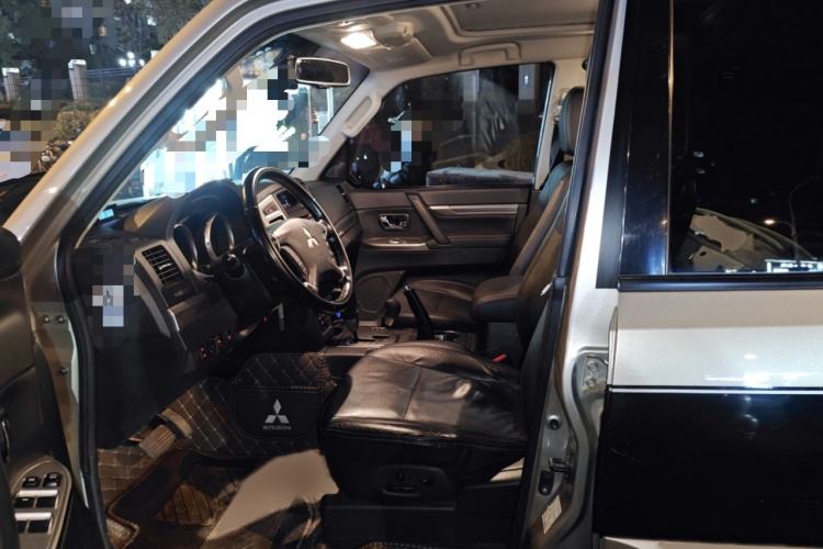 Used Mitsubishi Pajero 2015 3.0L Automatic Elite Edition China IV Standard Left Front Seat