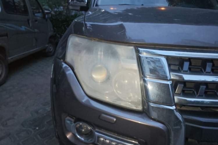 Used Mitsubishi Pajero 2015 3.0L Automatic Elite Edition China V Standard Right Front Headlight