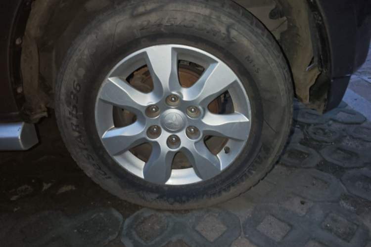 Used Mitsubishi Pajero 2015 3.0L Automatic Elite Edition China V Standard Right Front Wheel Hub