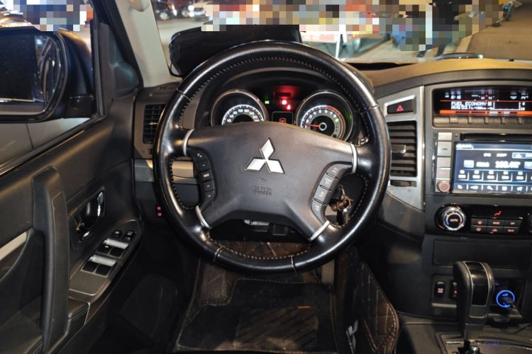 Used Mitsubishi Pajero 2015 3.0L Automatic Elite Edition China IV Standard Steering Wheel