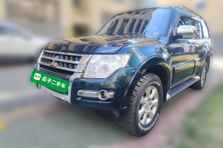 Mitsubishi Pajero 2015 3.0L Automatic Elite Overdrive Version China IV Standard с пробегом Guazi used car, China used car export, Used car for sale, Used cars, Cheapest cars for sale