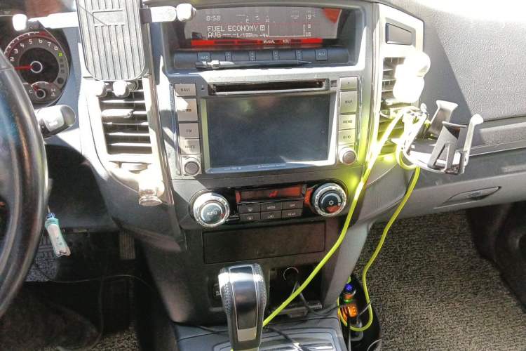 Used Mitsubishi Pajero 2015 3.0L Automatic Elite Plus Version China V Standard Audio And AC Panel