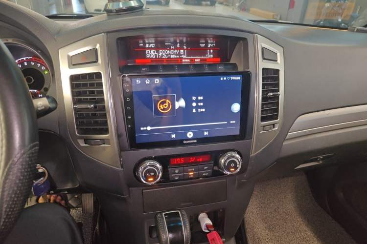 Used Mitsubishi Pajero 2015 3.0L Automatic Elite Edition China V Standard Audio And AC Panel