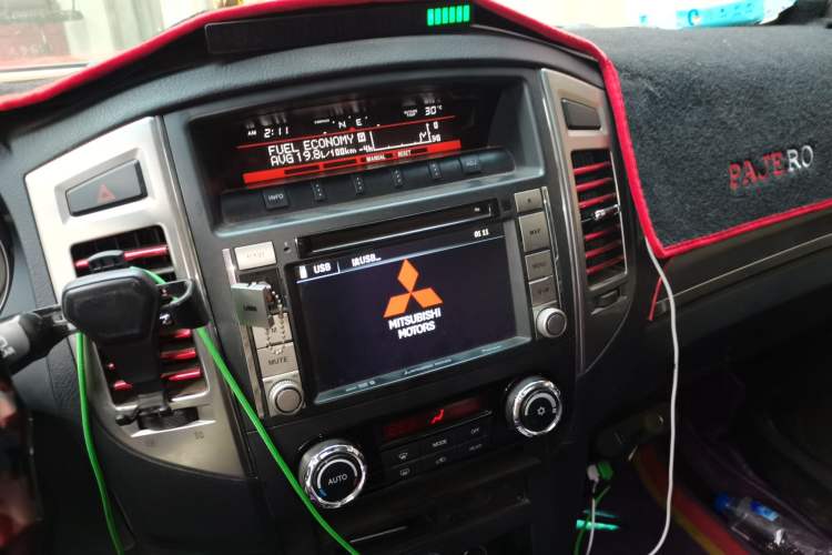 Used Mitsubishi Pajero 2015 3.0L Automatic Elite Overdrive Version China IV Standard Audio And AC Panel