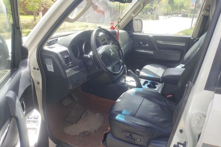 Used Mitsubishi Pajero 2015 3.0L Automatic Elite Edition China IV Standard Driver Seat