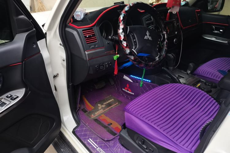 Used Mitsubishi Pajero 2015 3.0L Automatic Elite Overdrive Version China IV Standard Driver Seat
