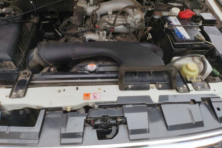 Used Mitsubishi Pajero 2015 3.0L Automatic Elite Overdrive Version China IV Standard Engine Bay