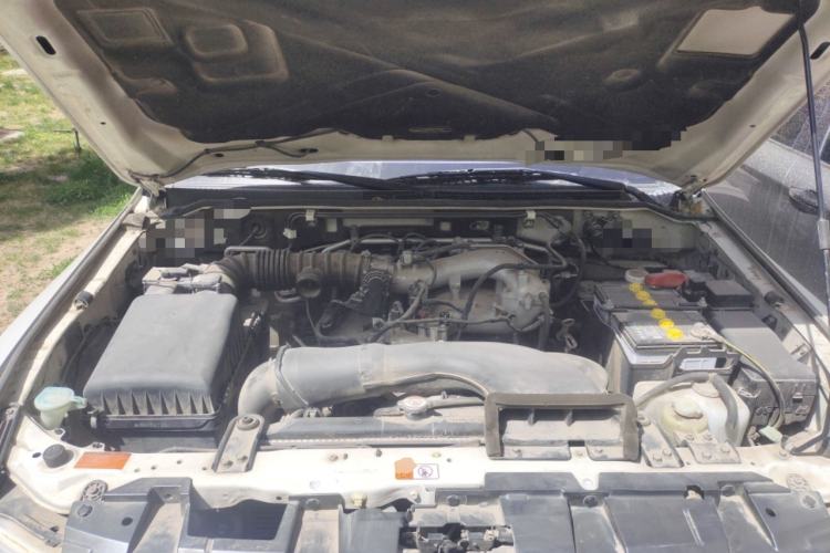 Used Mitsubishi Pajero 2015 3.0L Automatic Elite Edition China IV Standard Engine Bay